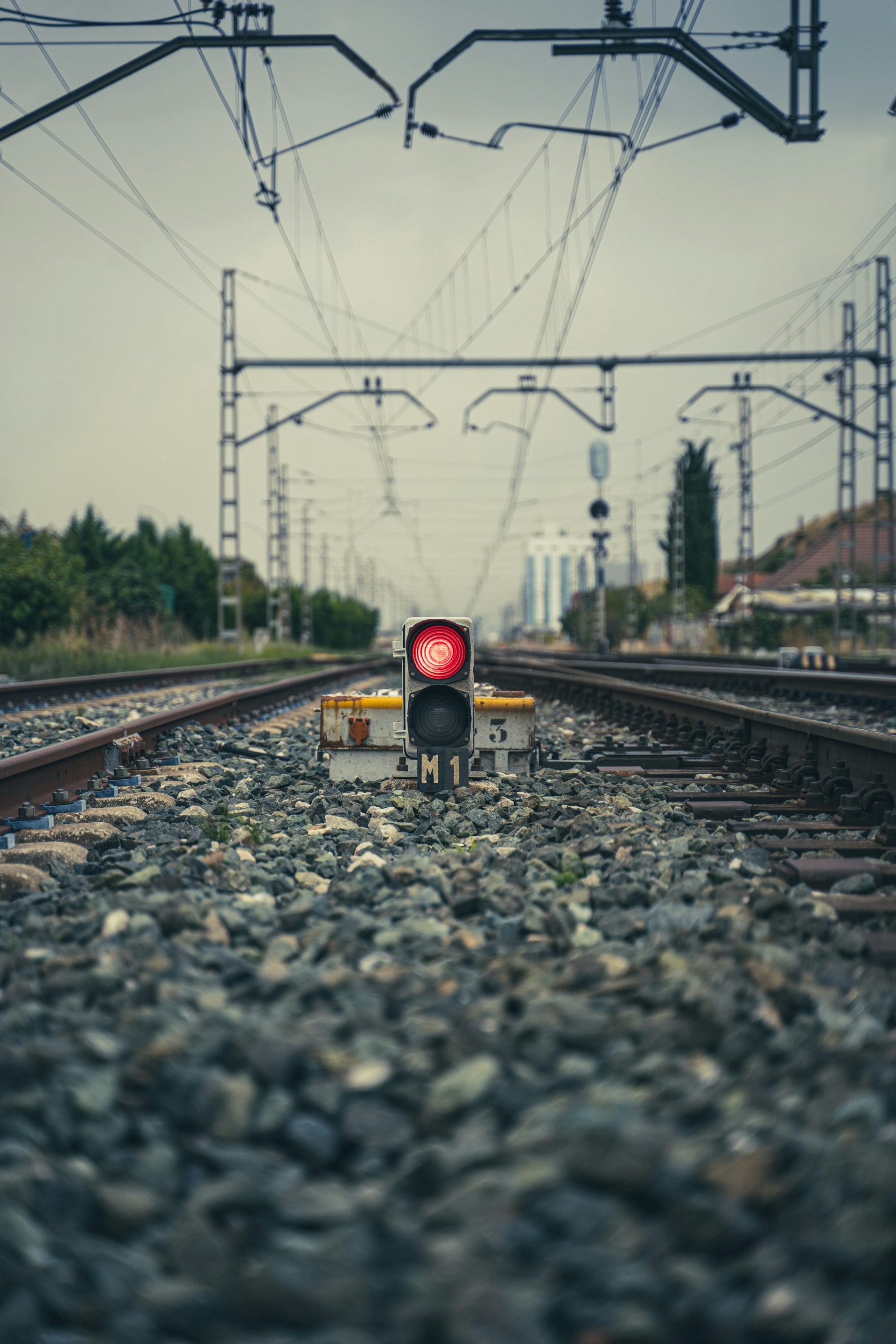 Eisenbahngleise bei Tageslicht